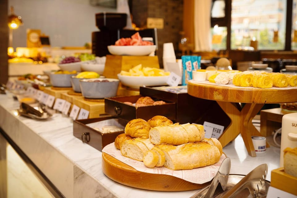 Restaurant/places to eat, Buffet breakfast