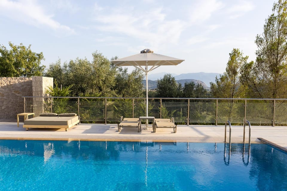 Day, Natural landscape, Pool view, Swimming pool, sunbed