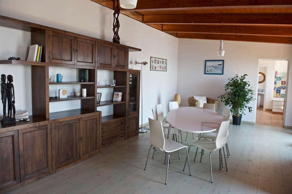 Living room, Decorative detail, Dining area