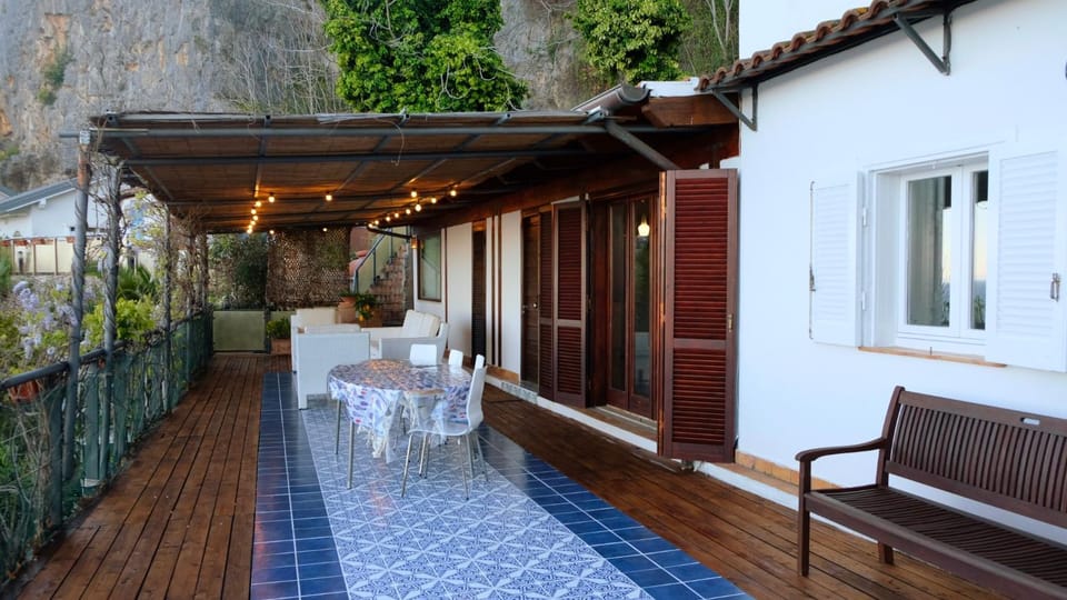 Property building, Patio, Day, View (from property/room), Balcony/Terrace, Dining area