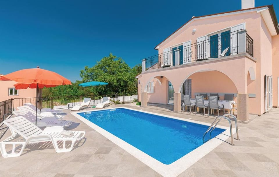 Property building, Swimming pool, Swimming pool