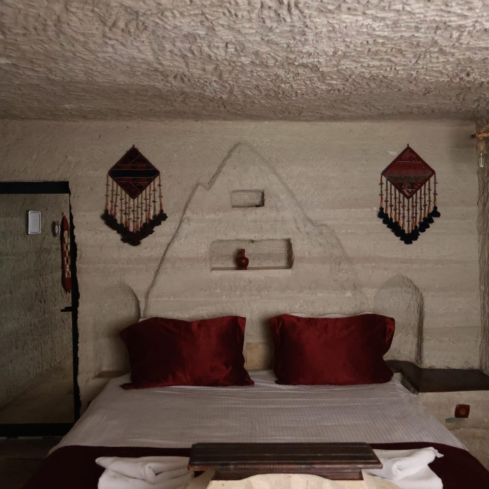 Photo of the whole room, Seating area, Bedroom