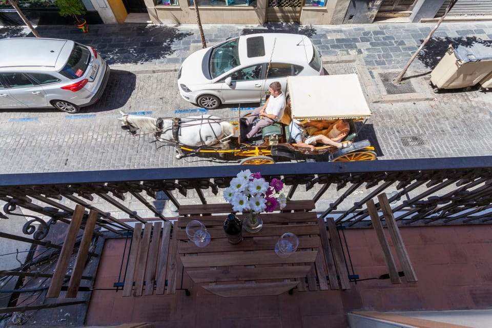 Property building, Facade/entrance, Balcony/Terrace, Street view