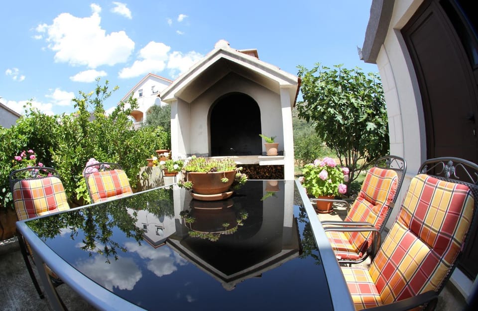BBQ facilities, Balcony/Terrace, Seating area