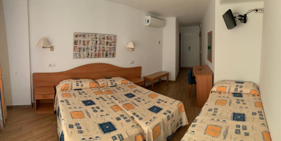 Photo of the whole room, Decorative detail, Bedroom, On site