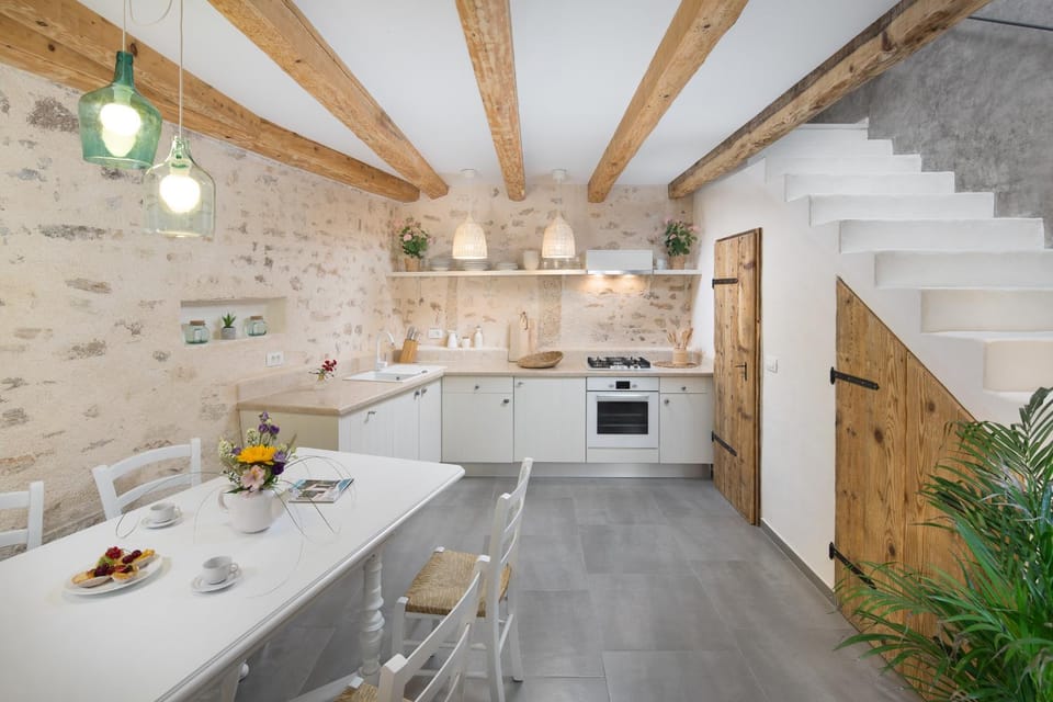 Coffee/tea facilities, Kitchen or kitchenette, Dining area