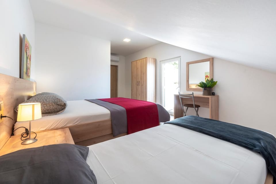 Bed, Photo of the whole room