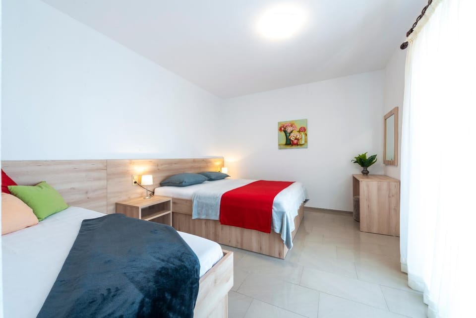 Bed, Photo of the whole room