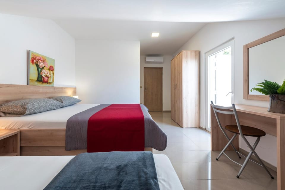 Bed, Photo of the whole room