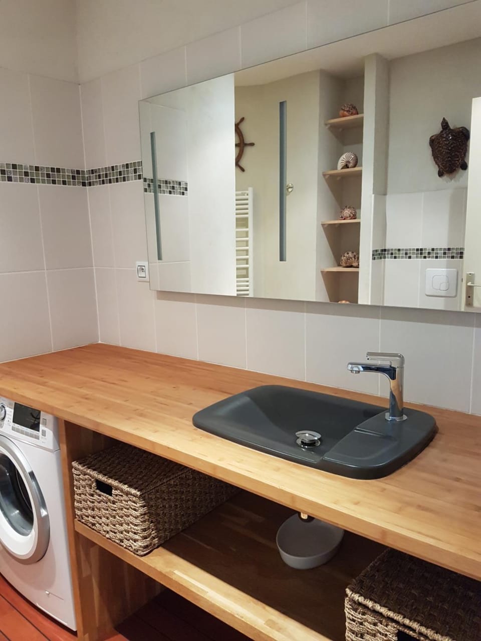 Bathroom, washing machine