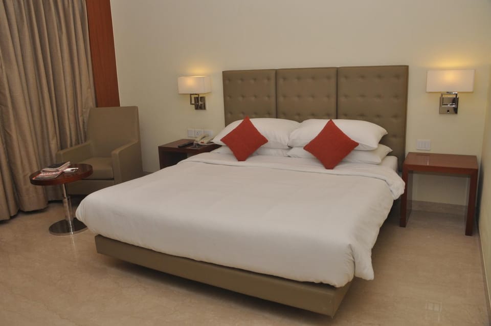 Bed, Seating area, Bedroom
