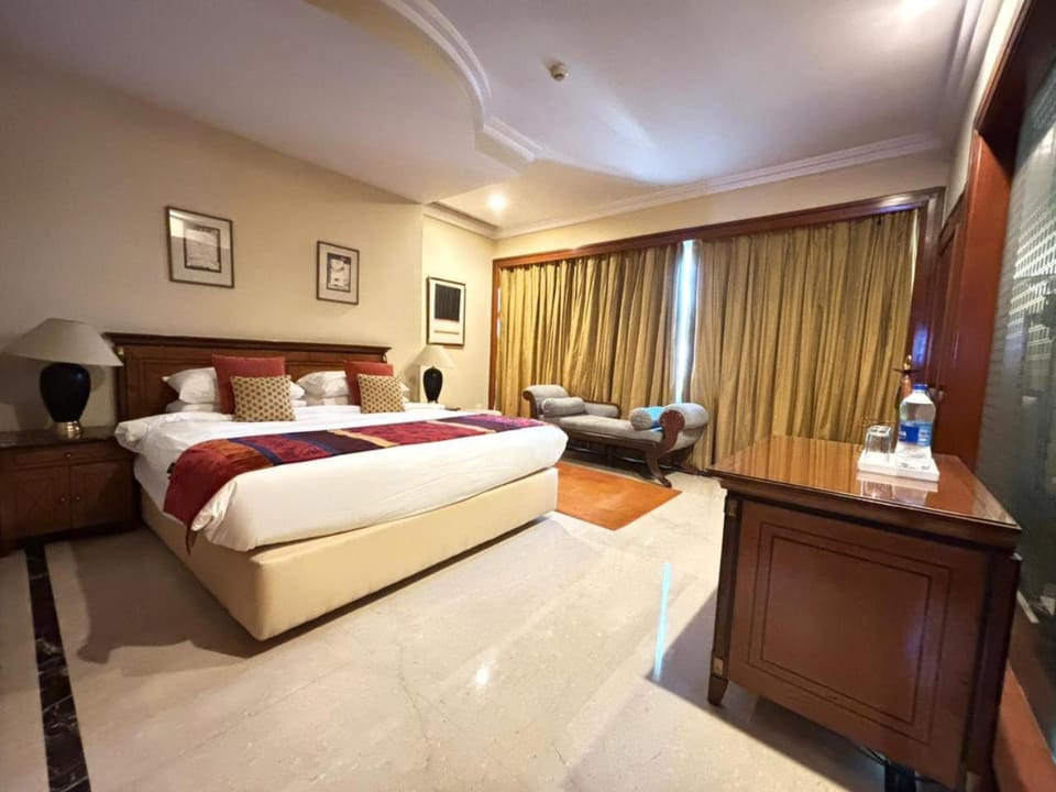 Bed, TV and multimedia, Bedroom