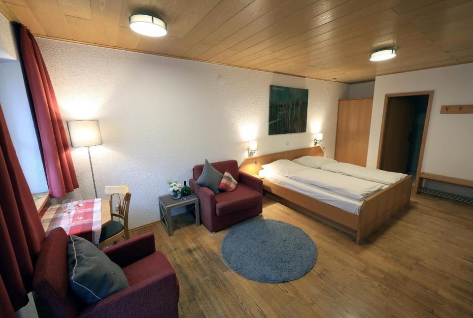 Bed, Photo of the whole room, Seating area, Bedroom