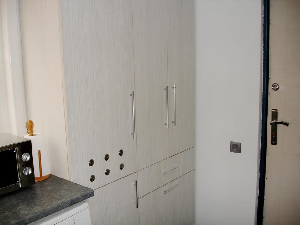 Decorative detail, Area and facilities