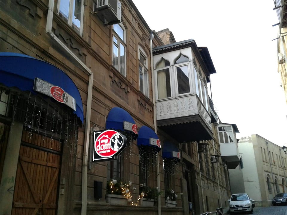 Restaurant/places to eat, Facade/entrance, On site