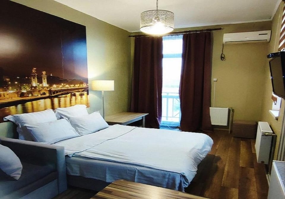 Bed, TV and multimedia, Bedroom, air conditioner