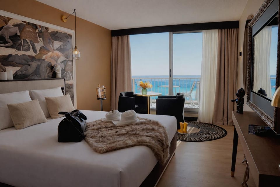 Natural landscape, Balcony/Terrace, Photo of the whole room, Seating area, Bedroom, Sea view