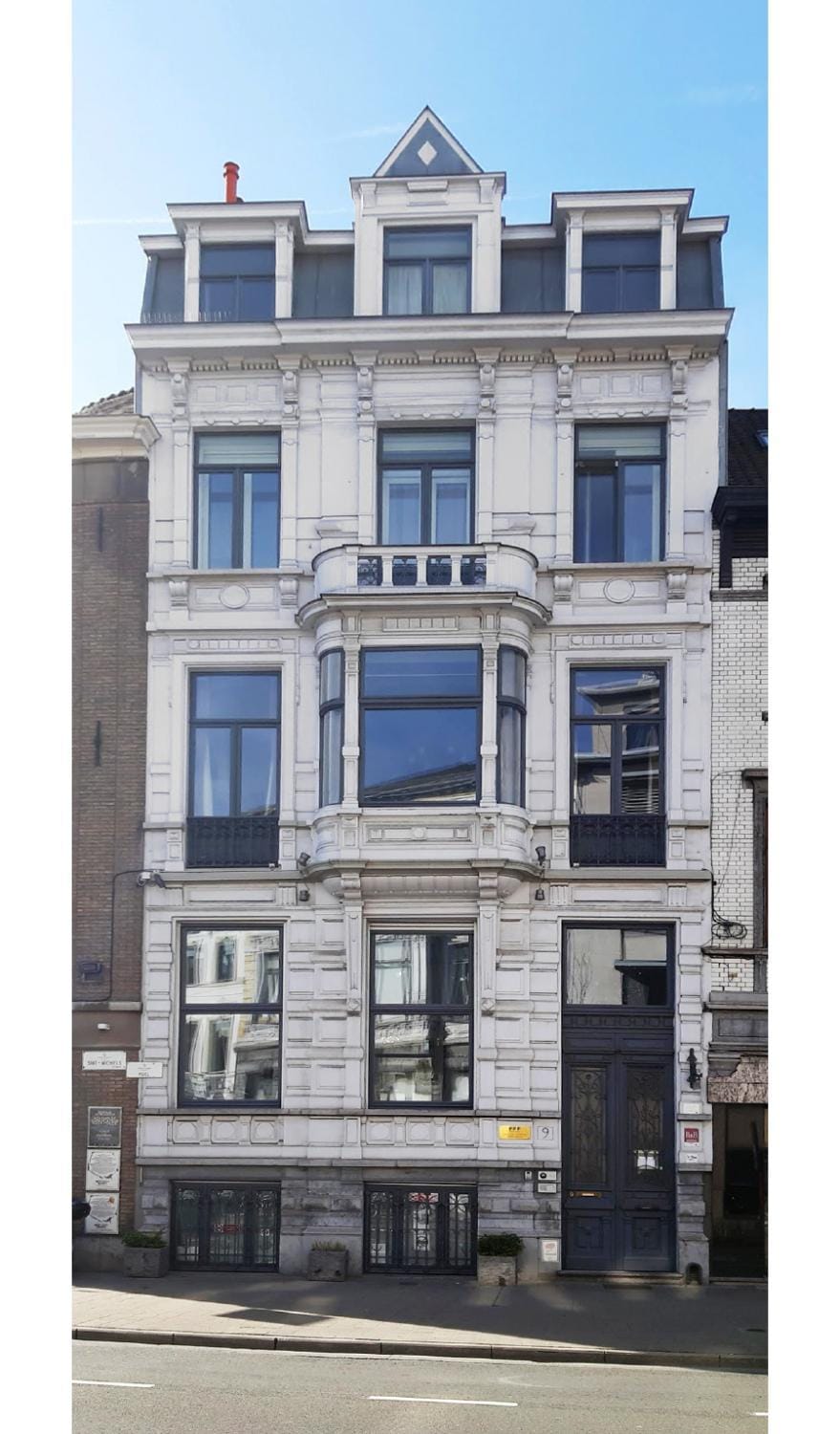 Property building, Day, Location