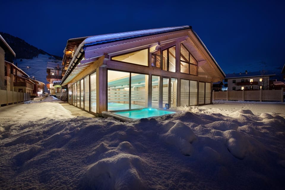 Property building, Swimming pool