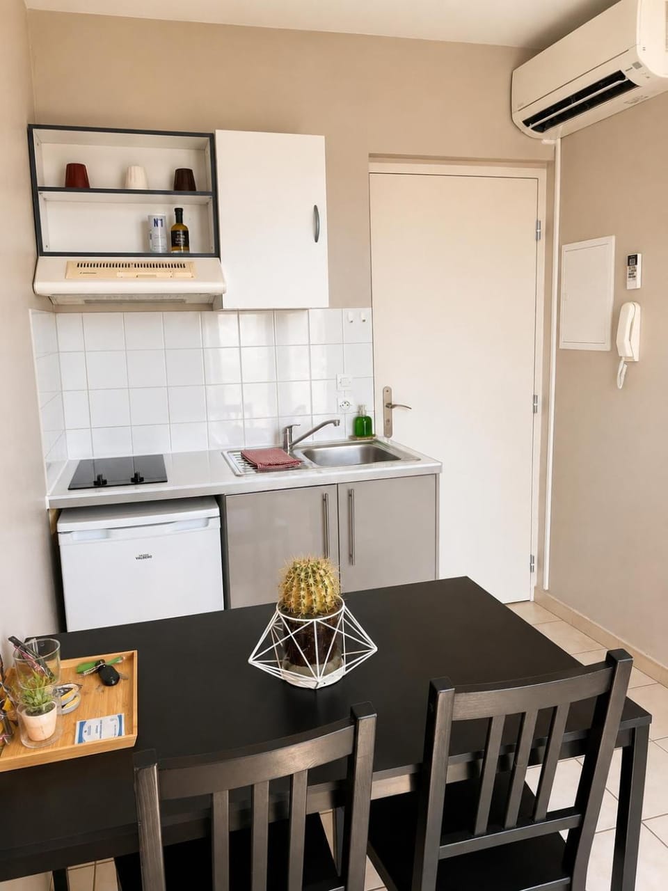 Kitchen or kitchenette, Dining area, pet friendly
