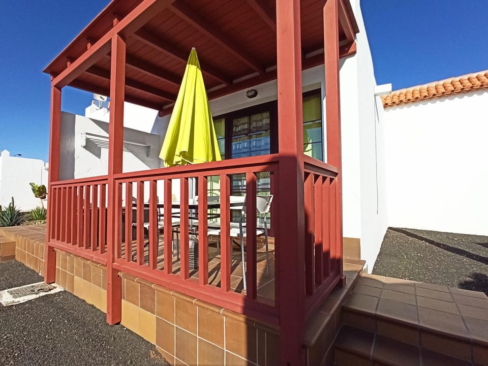 Facade/entrance, Balcony/Terrace