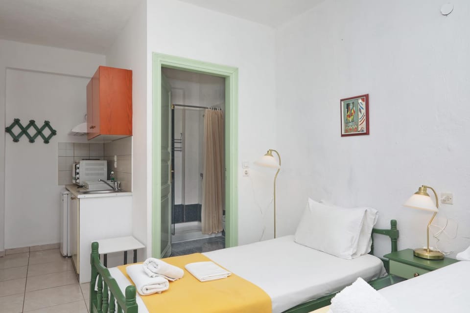 Kitchen or kitchenette, Bedroom