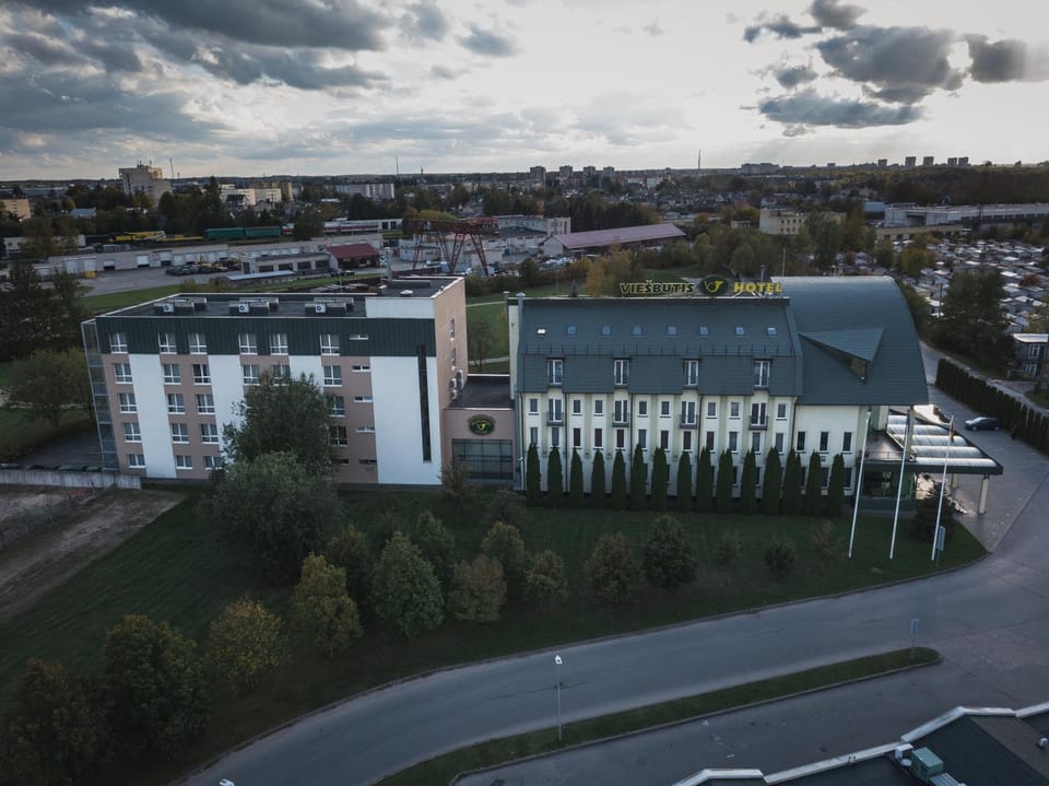 Property building, Facade/entrance, Location
