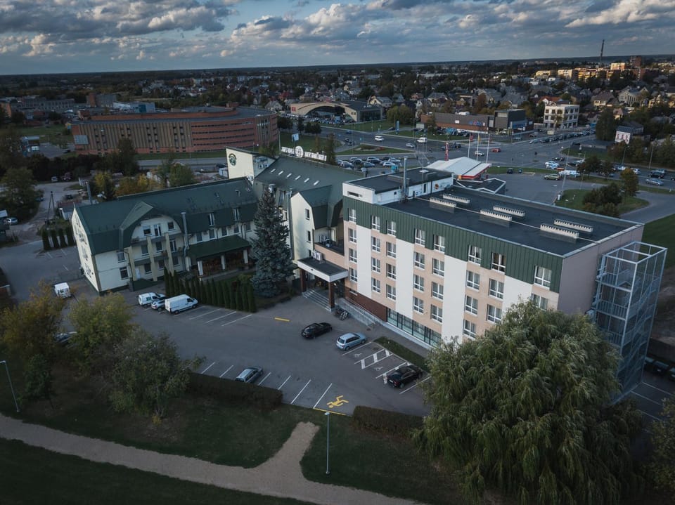 Property building, Facade/entrance, City view, Street view, Location, Parking