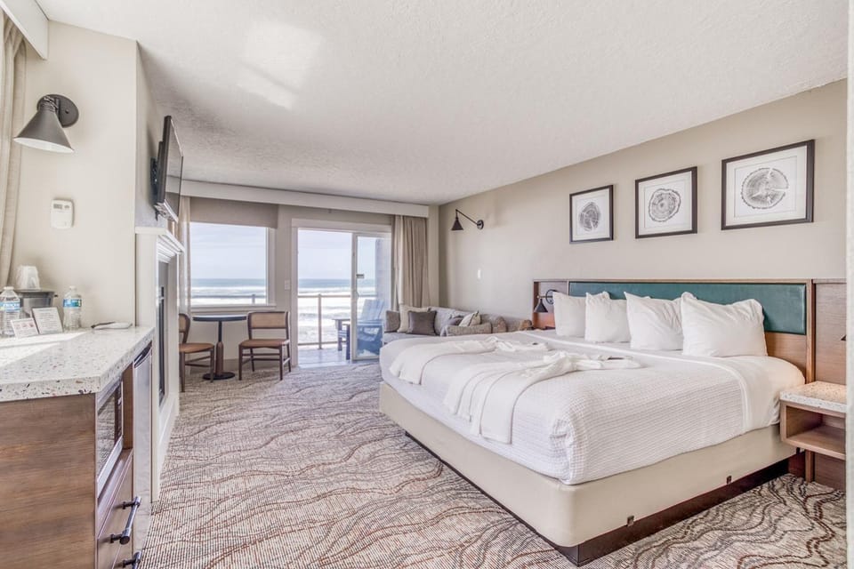 Beachfront Manor Hotel Hotel in Devils Lake