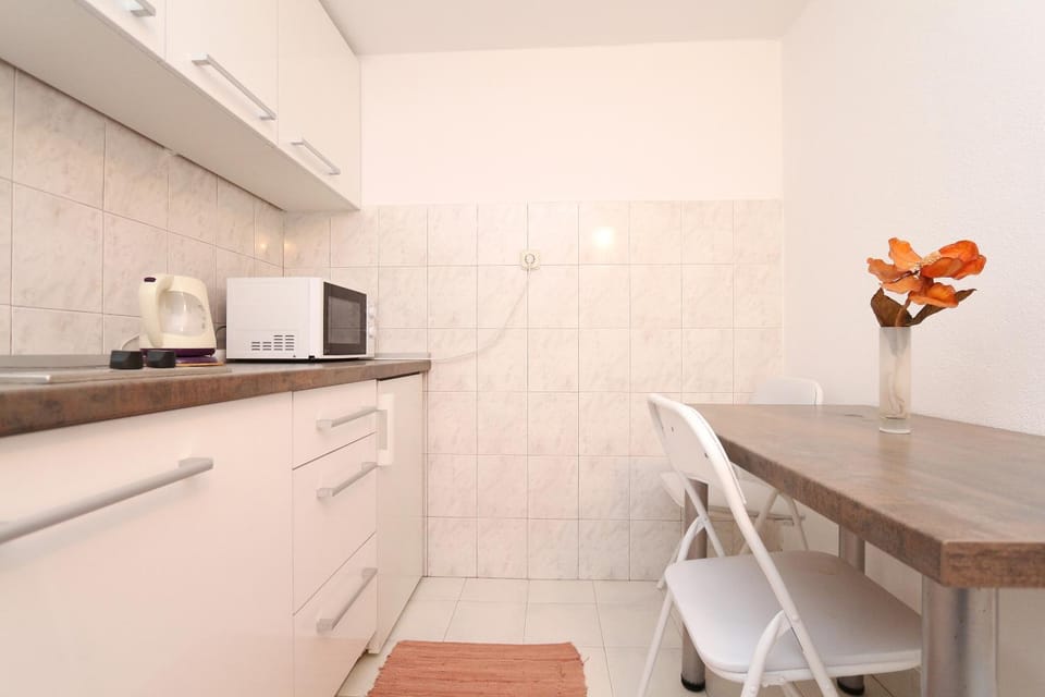 Coffee/tea facilities, Kitchen or kitchenette, Dining area