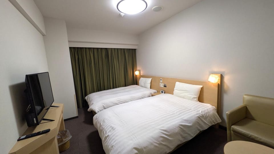 Bed, TV and multimedia, Photo of the whole room, air conditioner