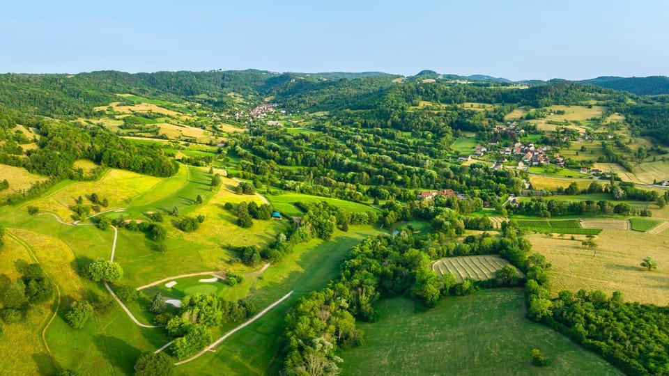 Logis Hôtel Golf Le Domaine Du Val De Sorne Hotel in Jura