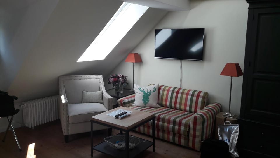 Photo of the whole room, Decorative detail, Seating area