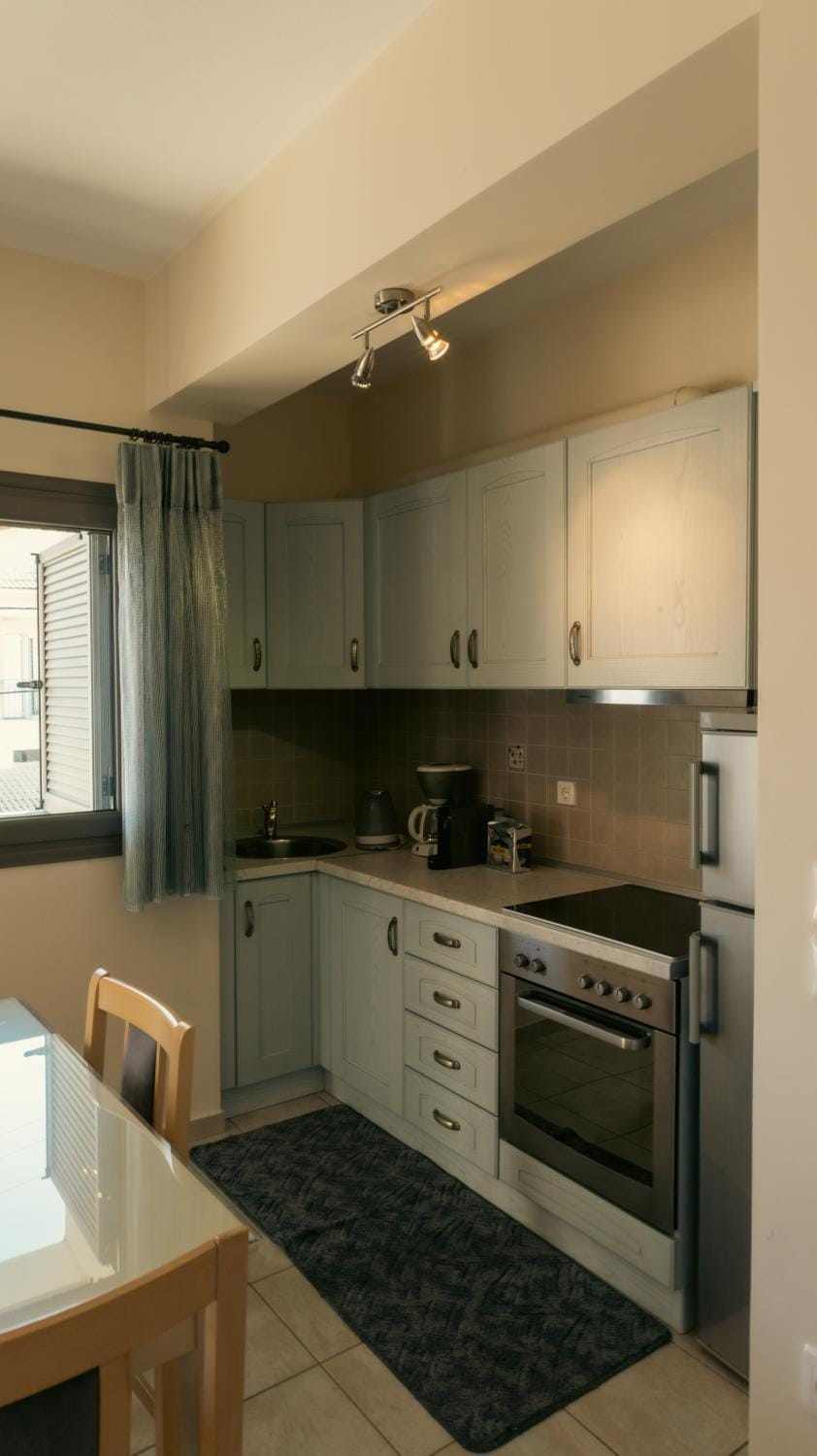 Kitchen or kitchenette, oven, pet friendly, stove