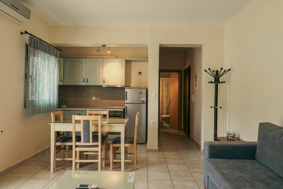Kitchen or kitchenette, Living room, Seating area, Dining area, oven, pet friendly