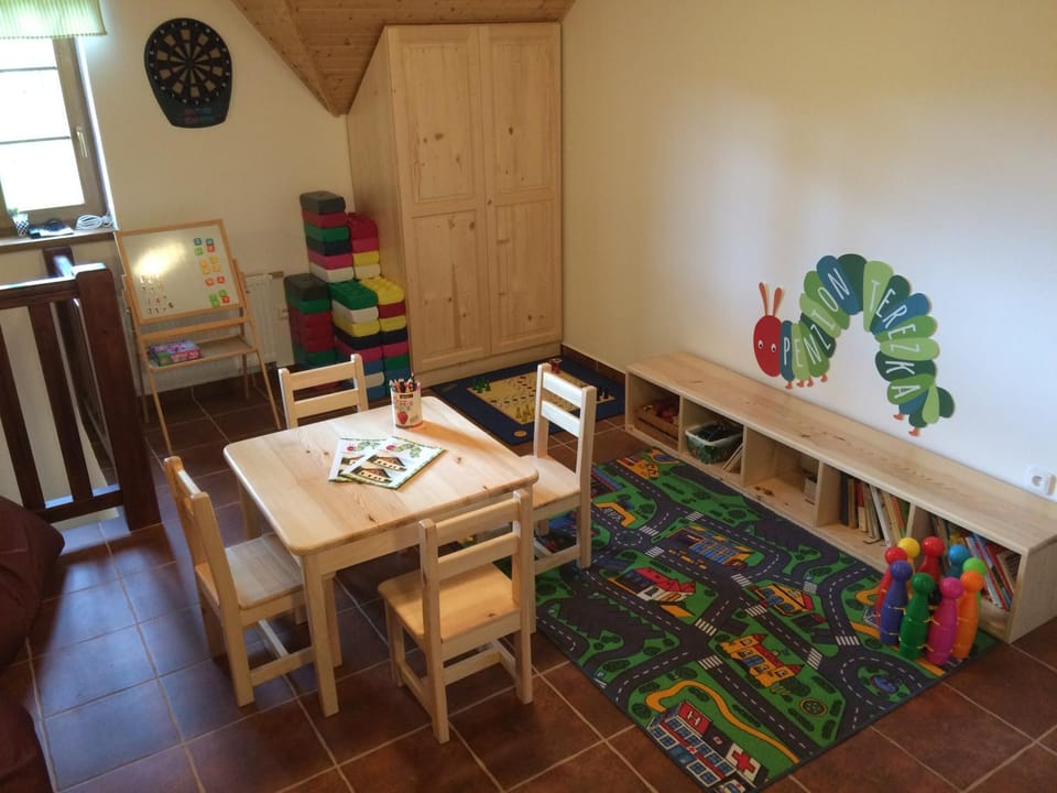 Kids's club, Area and facilities