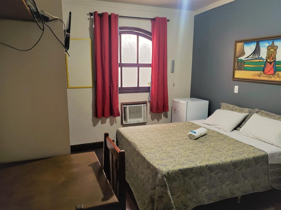 Bed, TV and multimedia, Decorative detail, Bedroom, air conditioner