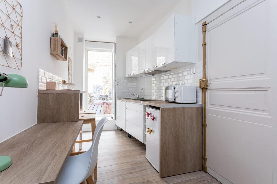 Kitchen or kitchenette