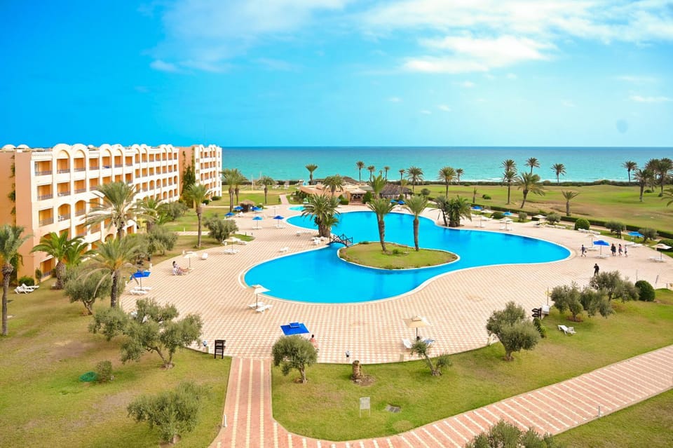 Day, Natural landscape, Beach, Sea view, Swimming pool, sunbed