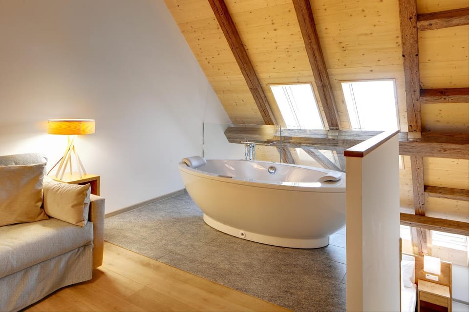 Seating area, Bath