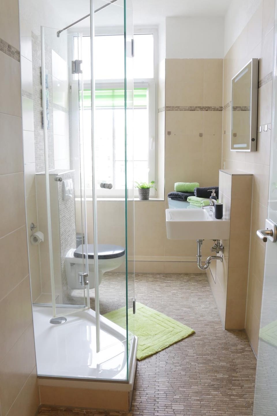 Bathroom, Photo of the whole room, Decorative detail