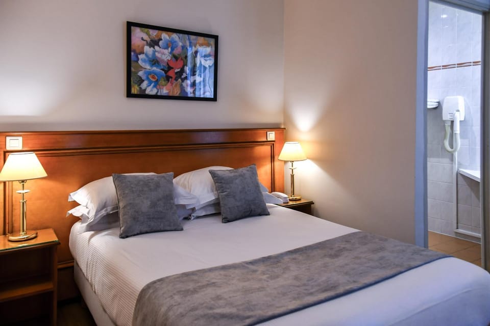 Hôtel des Deux Avenues Hotel in Paris