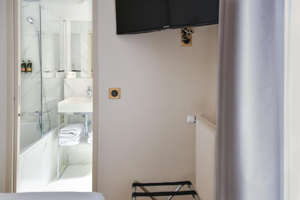 Hôtel des Deux Avenues Hotel in Paris