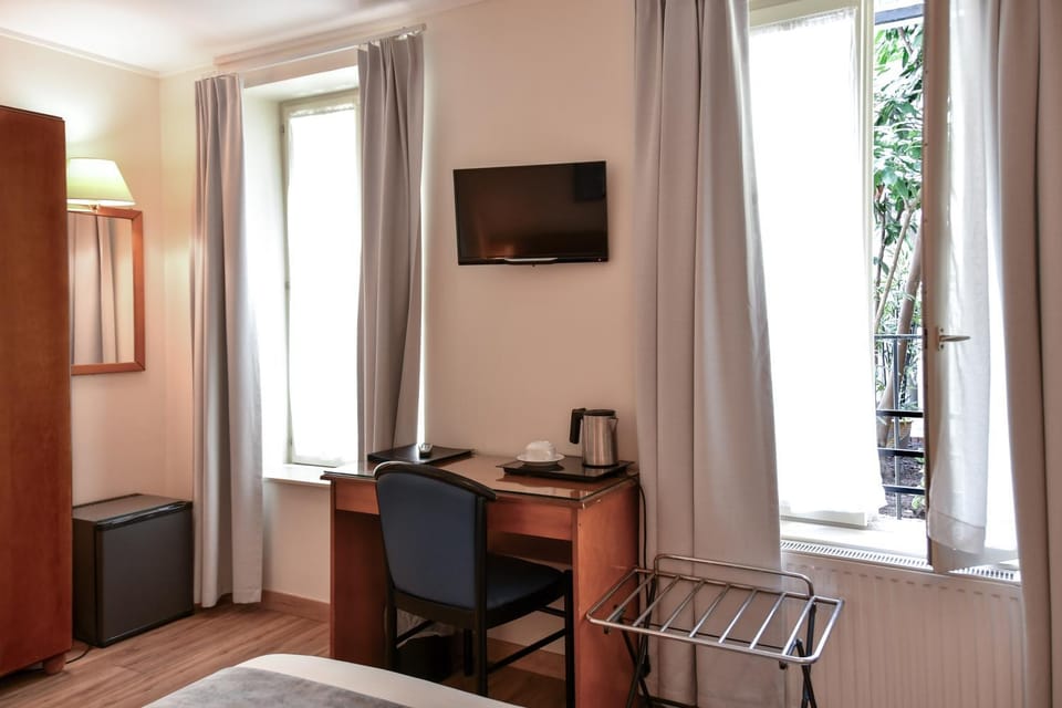 Hôtel des Deux Avenues Hotel in Paris