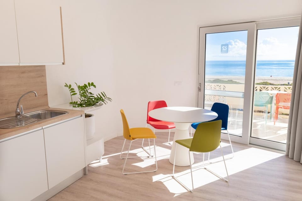 Photo of the whole room, Dining area