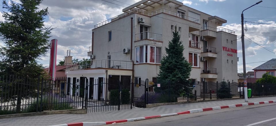 Property building, Day, Street view, Location