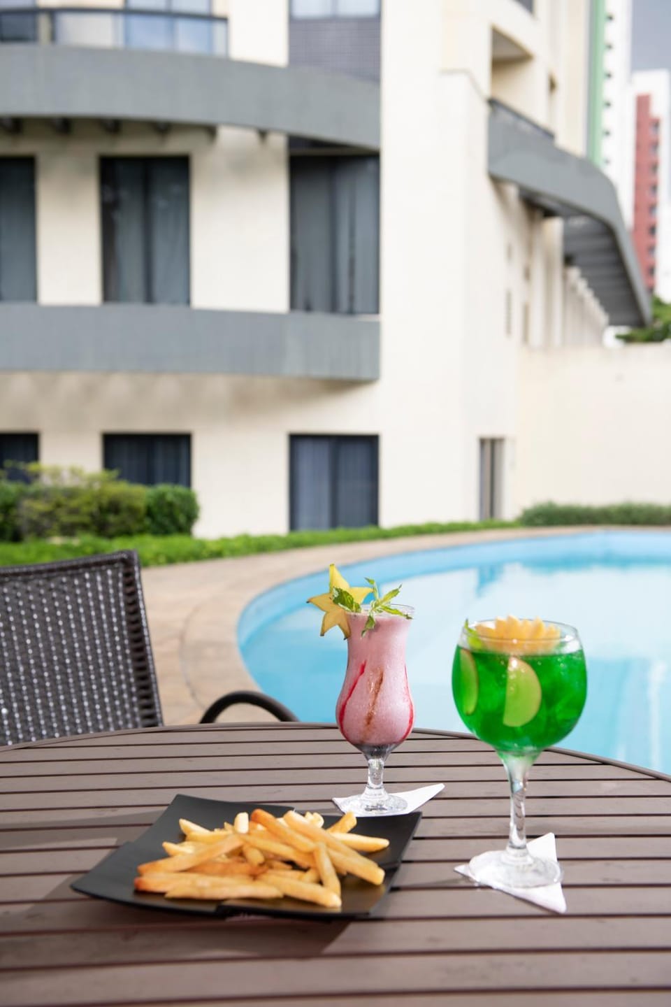Patio, Food and drinks, Food, Swimming pool, Drinks, Alcoholic drinks