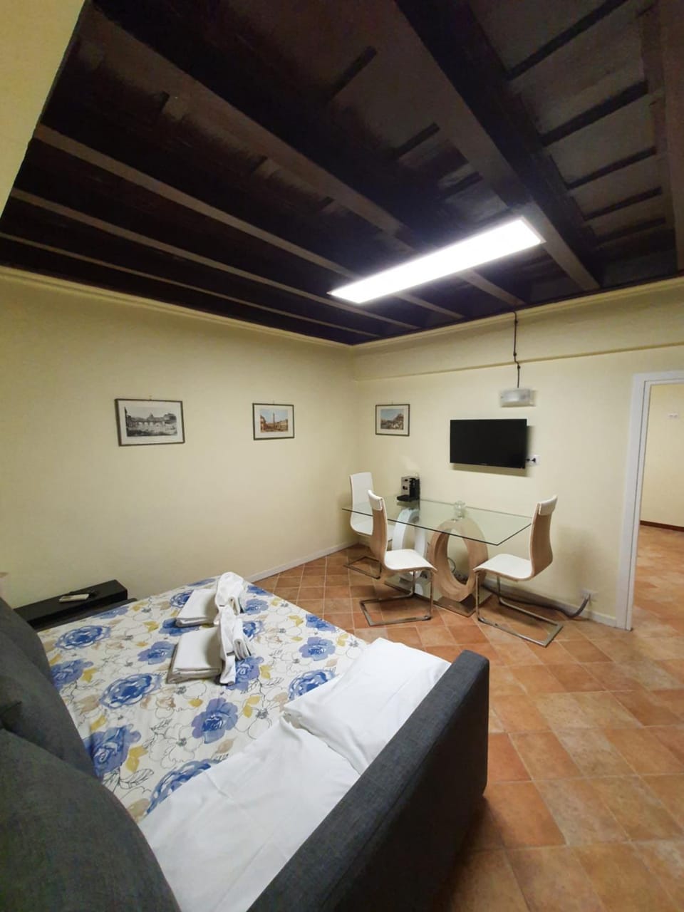 Photo of the whole room