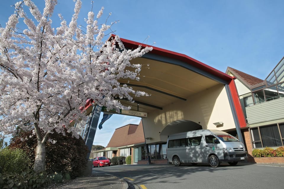 Facade/entrance, Spring, On site