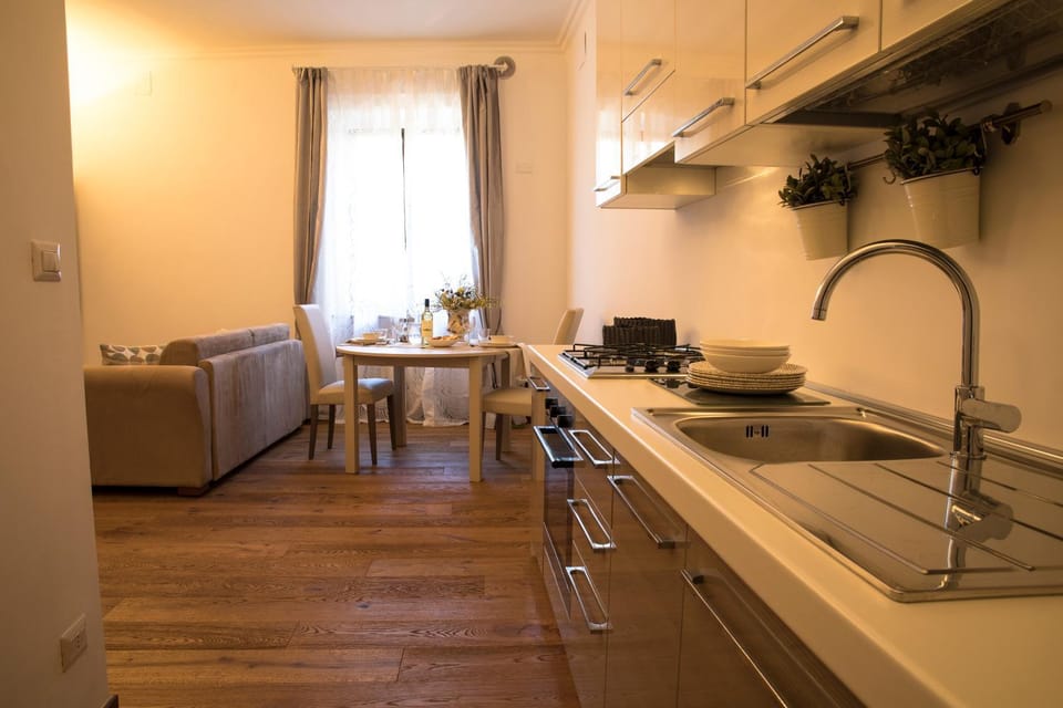 Kitchen or kitchenette, Dining area, pet friendly, stove
